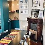 Stylish Parisian Montmartre 2Br Apartment