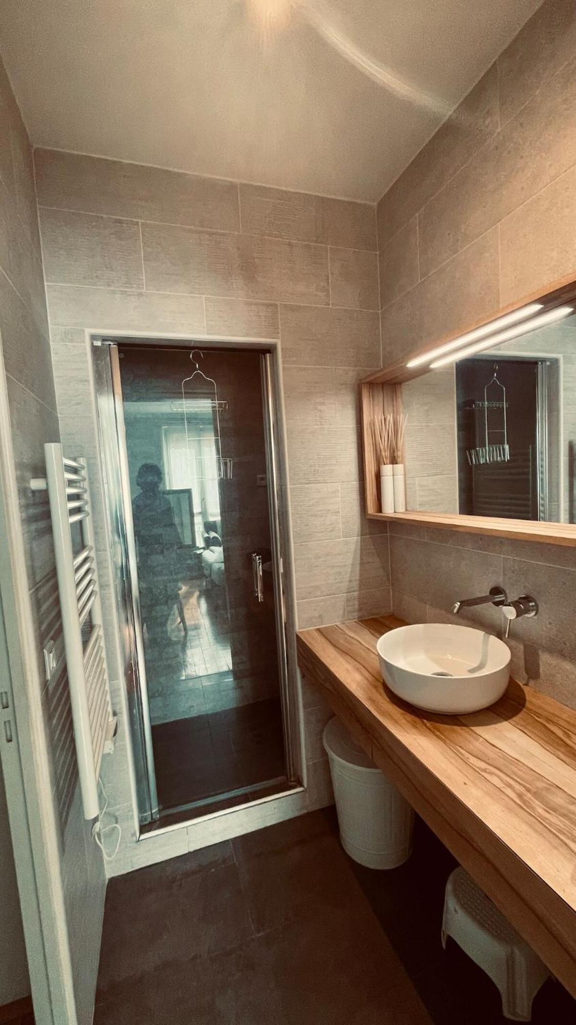 Stylish Parisian Montmartre 2br Appartement Paris